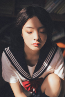 无法触碰的她